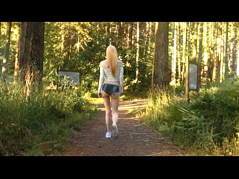 ❤️ Moaie frou beweecht stadich, net neaken video ️❌ Superseks by wy